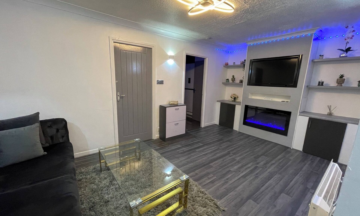 Trimley Apartment | Newly Refurbished Modern 2 Bedroom Flat
