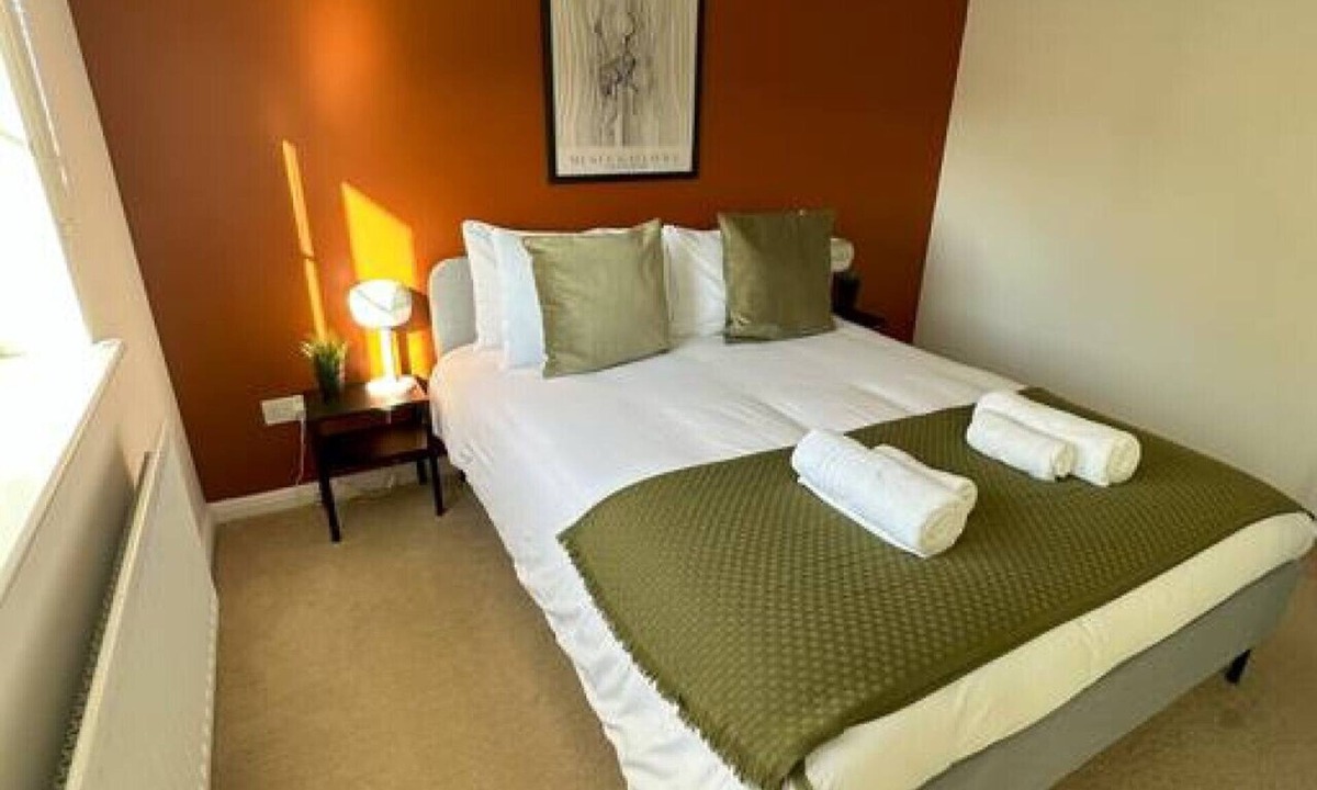 North Moreton House | Newly refurbished 2 bed- Didcot