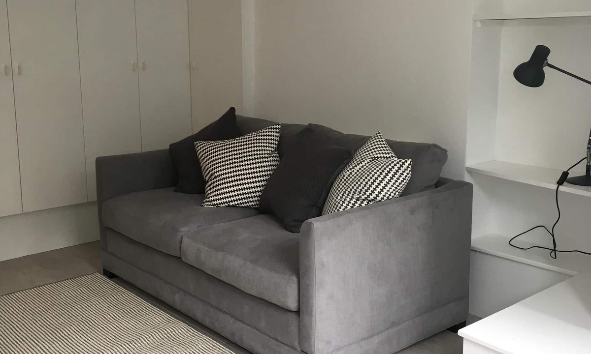 Clapton Apartment | Newly refurbished studio flat in Clapton, Hackney - 1 minute to train!