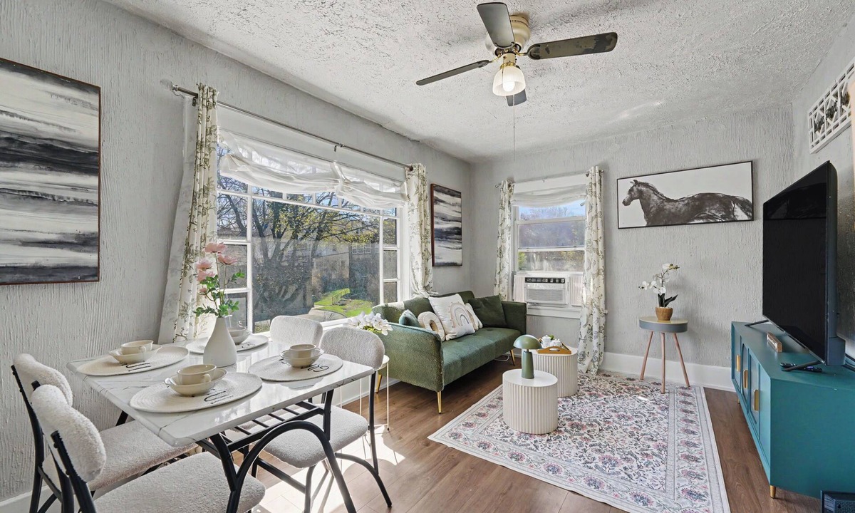 Rochester Apartment | Newly remodel cozy and quiet 3B1B upper floor duplex near central Rochester