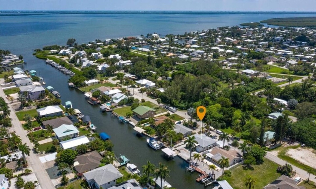 Saint James City House | NEWLY REMODELED-Peaceful Florida Island Home-5 minute canal ride to Gulf waters!