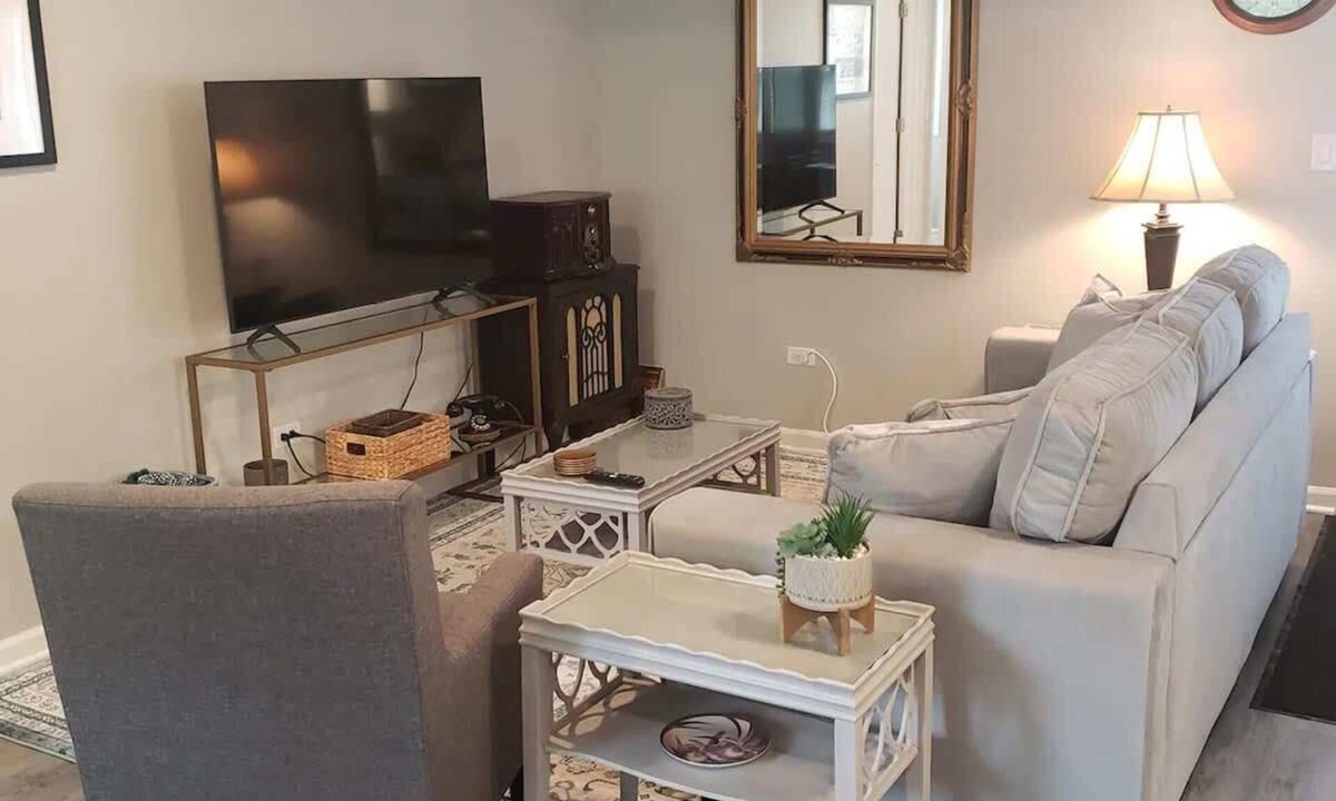 Barrington House | Newly Remodeled 2BR 2BA Home Close to Barrington
