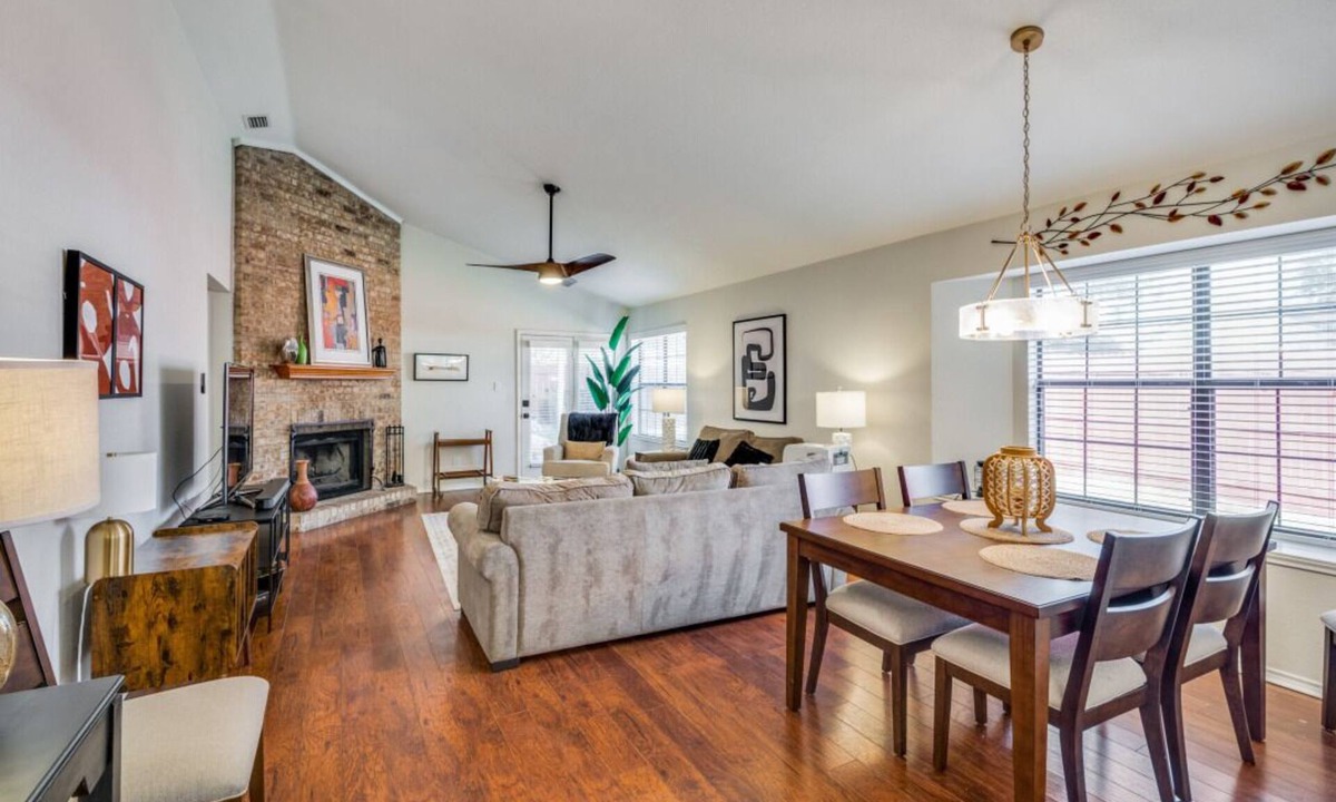 West Arlington House | NEWLY REMODELED 3 BEDROOM HOMEnGREAT LOCATION