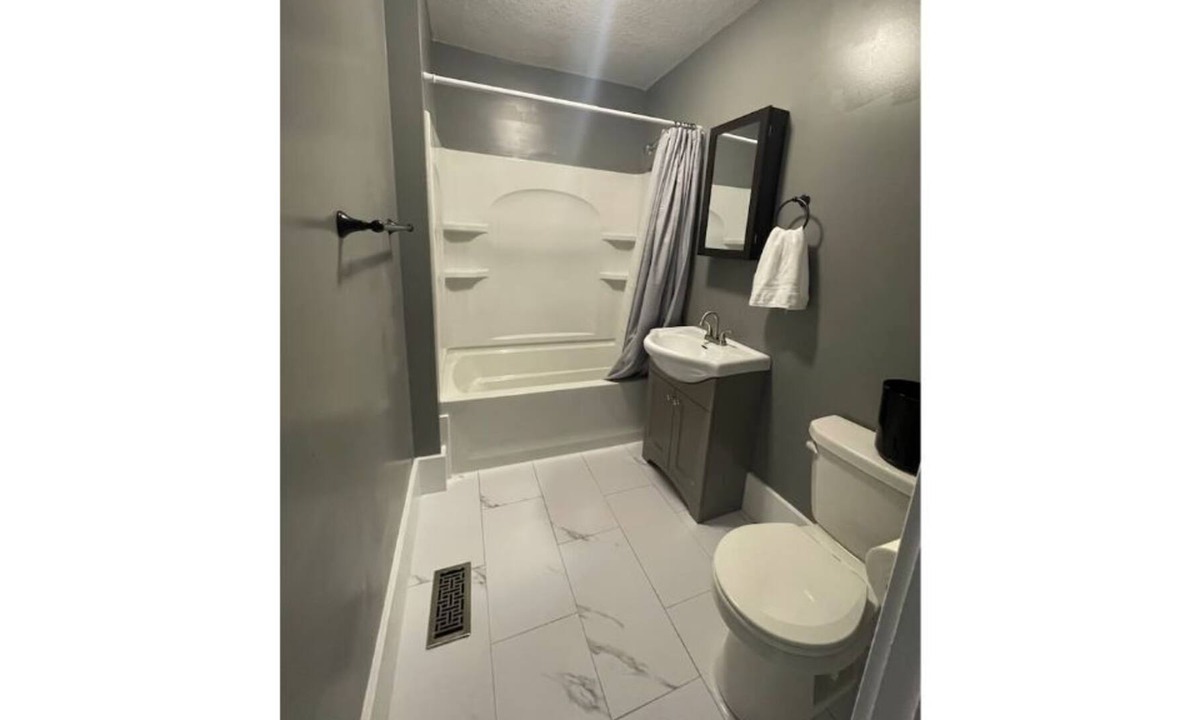 Emporia House | Newly remodeled 3 bedroom 2 blocks from downtown