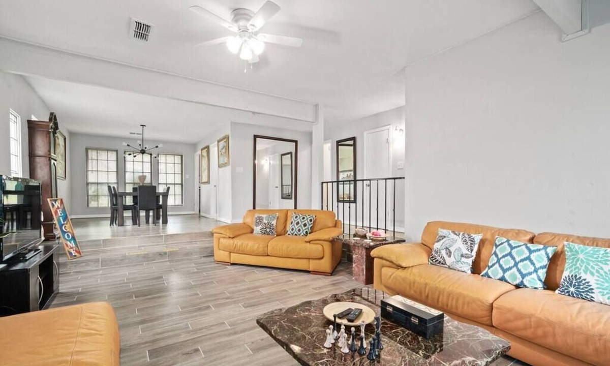 Southridge House | Newly remodeled 4 Bedroom 3 full bath