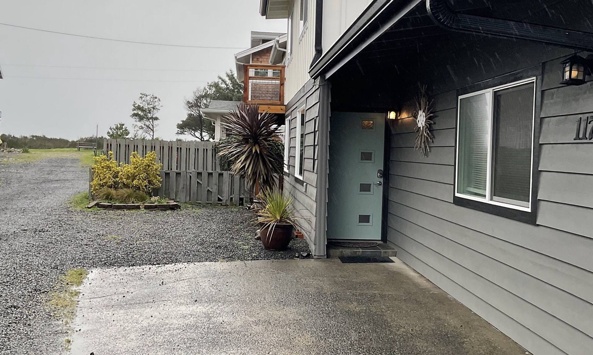 Seaside House | Newly remodeled 4+ bedroom, 2 bath
