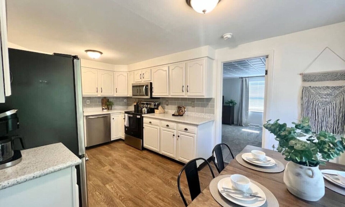 Clay House | Newly Remodeled 4BR/1.5BA Home - Sleeps 8!