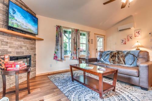 Cherokee House | Newly Remodeled Cabin Just few Mins to Casino, Rail and Smoky Entrance