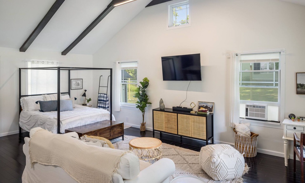 Claverack-Red Mills Cottage | Newly Remodeled Cottage + Fire Pit