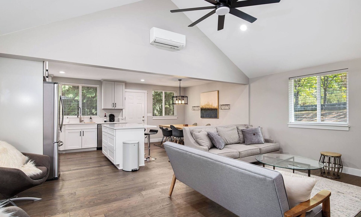 Rollingbay House | Newly remodeled, cozy home tucked away near shopping and 3 ferry routes!