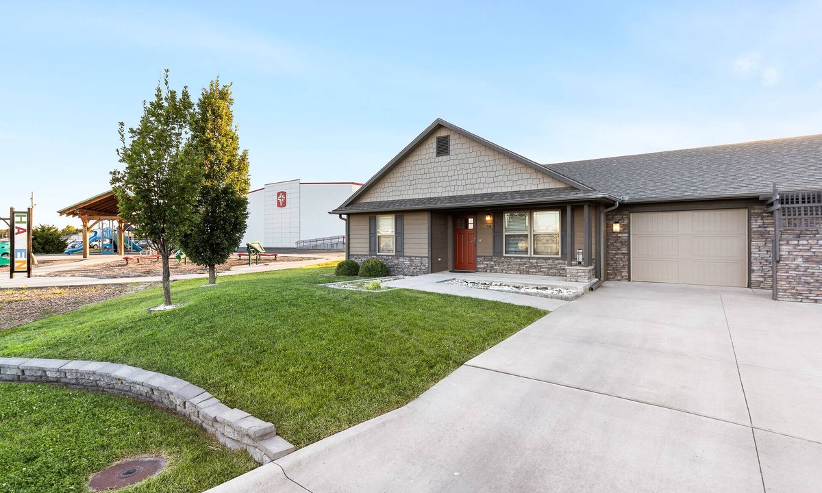 Hutchinson House | Newly remodeled duplex, centrally located, perfect for you!