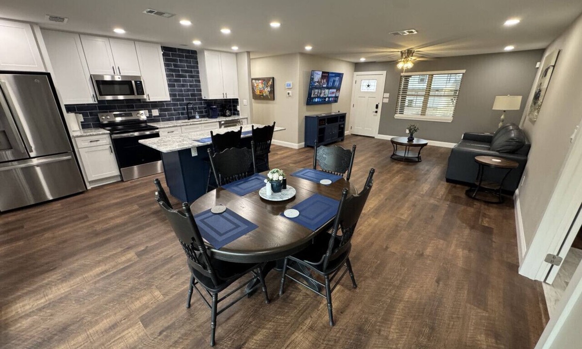 Arlington House | Newly Remodeled Haus of Blues Arlington King Beds