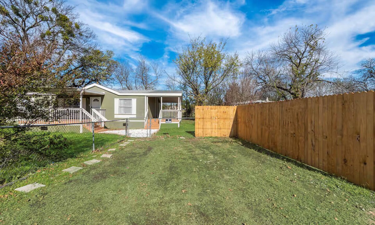 Mineral Wells House | Newly Remodeled Mobile Home The Green Showcase!
