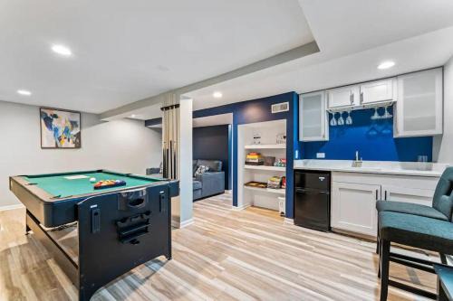 Gages Lake House | Newly remodeled Near Lake 4BR Hot Tub Navy Family home