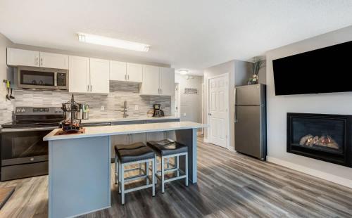 Bend House | Newly Remodeled Top-floor Condo near Downtown Bend