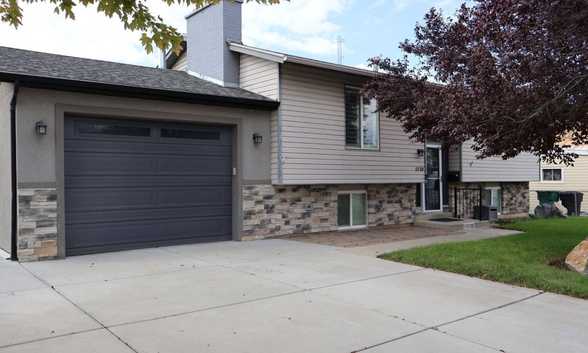 Murray House | Newly remodeled home on a quiet street with a large yard.