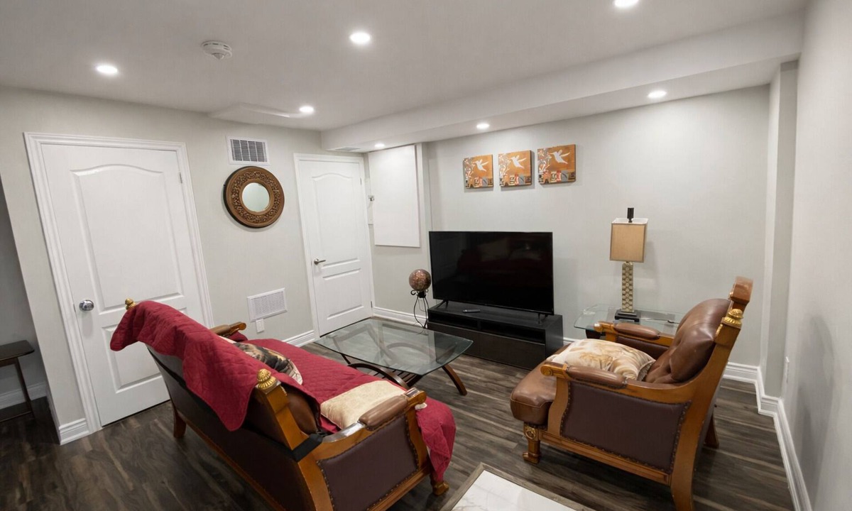 Orangeville Apartment | Newly Reno’d Basement Suite w/Private Access—10 min walk to Headwaters Hospital