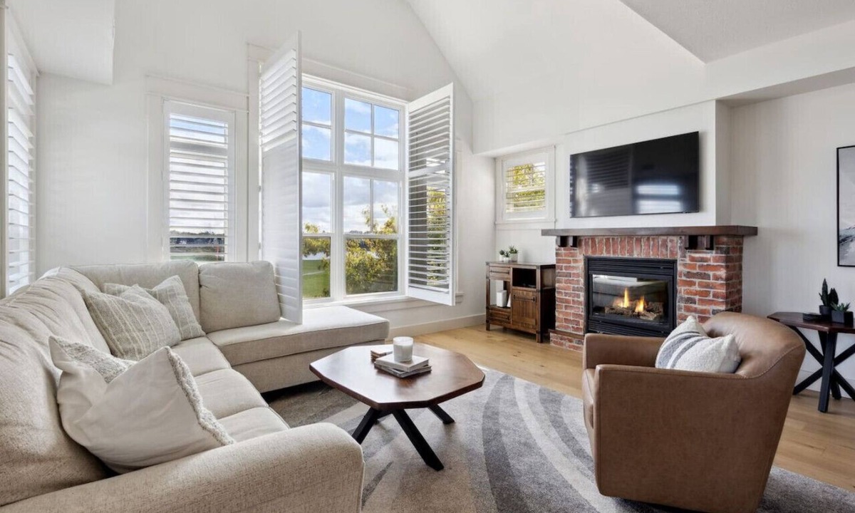 The Blue Mountains Apartment | Newly Renovated at Rivergrass: Pool, Golf, Steps to Village