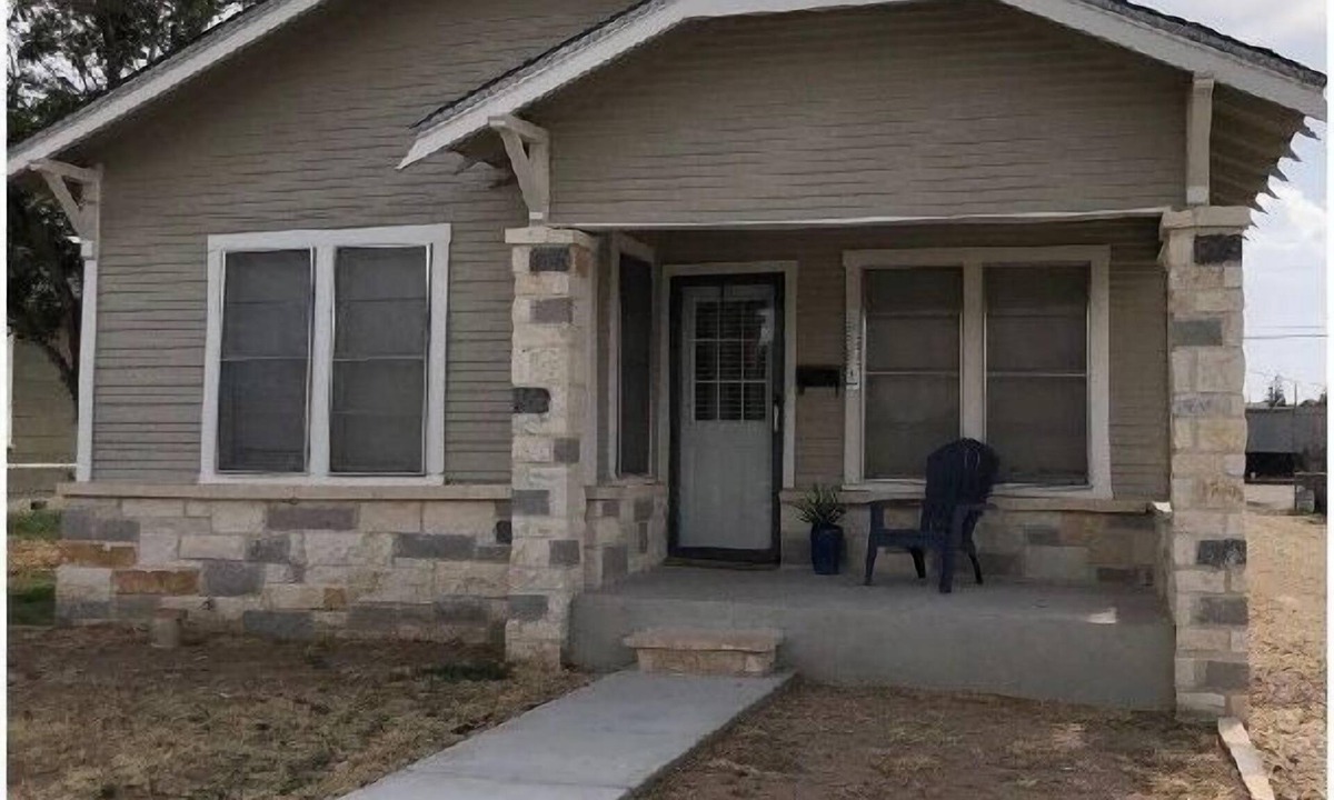 Big Spring House | Newly renovated 2 bedroom house with king beds