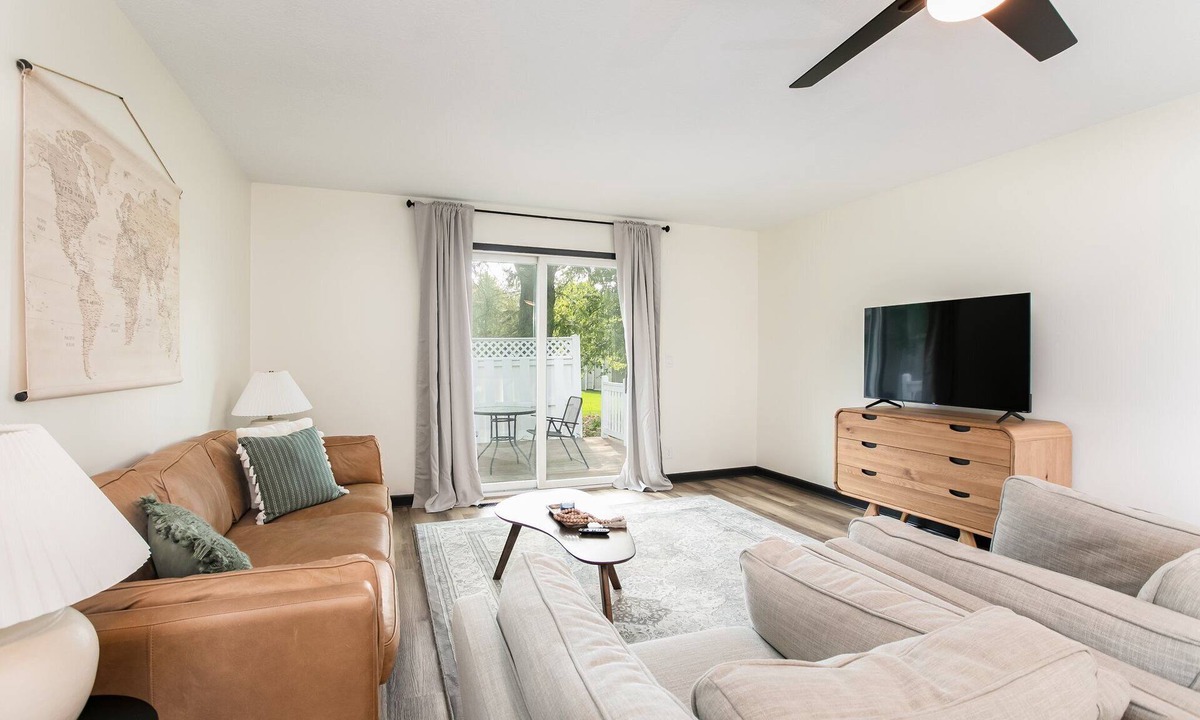 Manteno House | Newly renovated 2 bedroom townhome in charming Manteno.