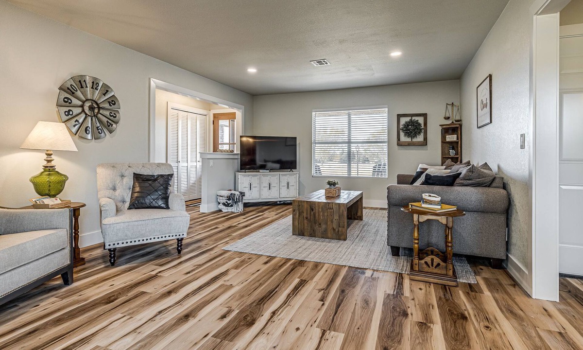 Owasso House | Newly Renovated 3-bedroom 2-Bath house with AC in Owasso close to everything!