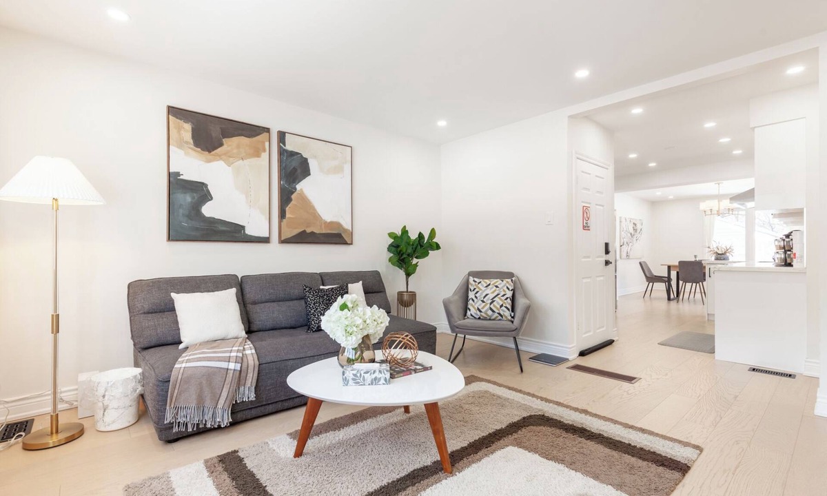 Richmond Hill House | Newly renovated 3 bedroom unit Richmond Hill
