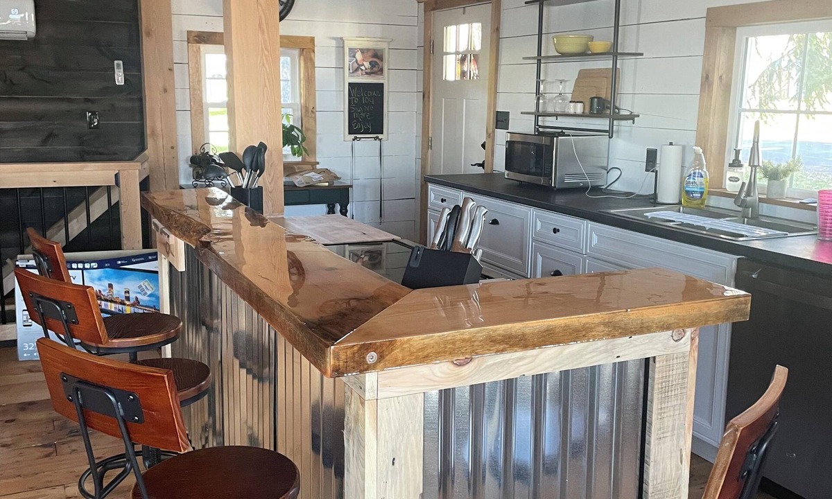 Crown Point Cabin | Newly renovated 4-bedroom 2 bathroom cabin right on the shores of Lake Champlain