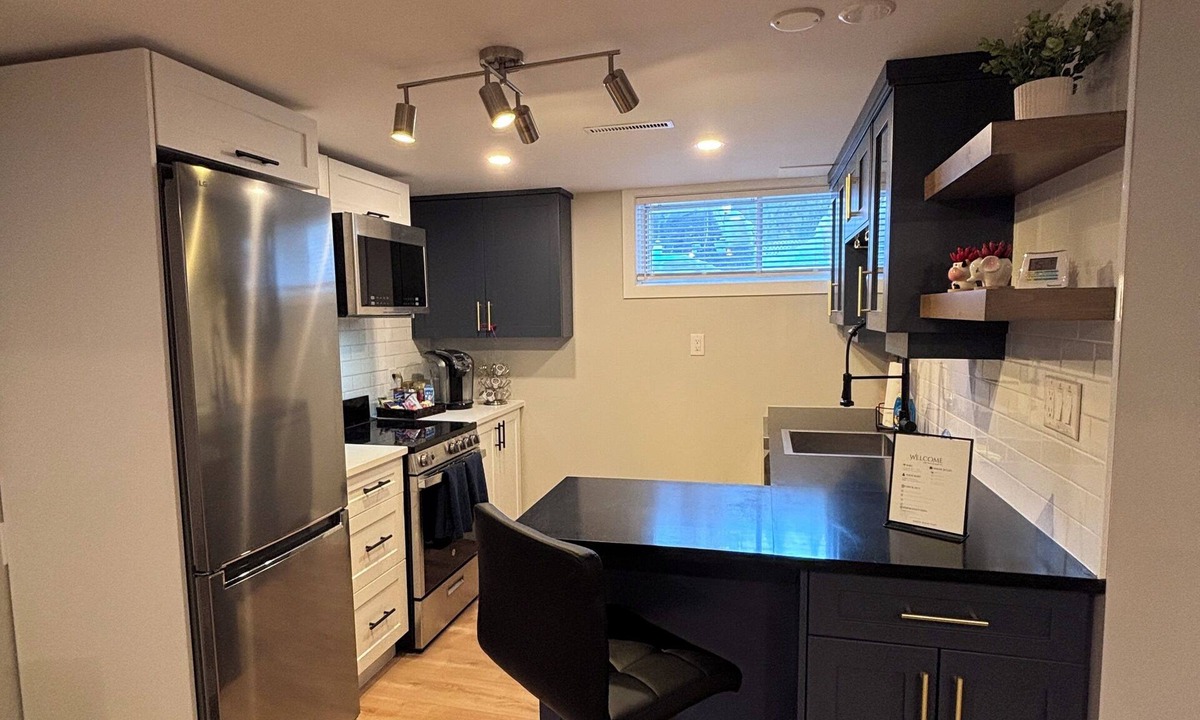 London Apartment | Newly renovated basement apartment