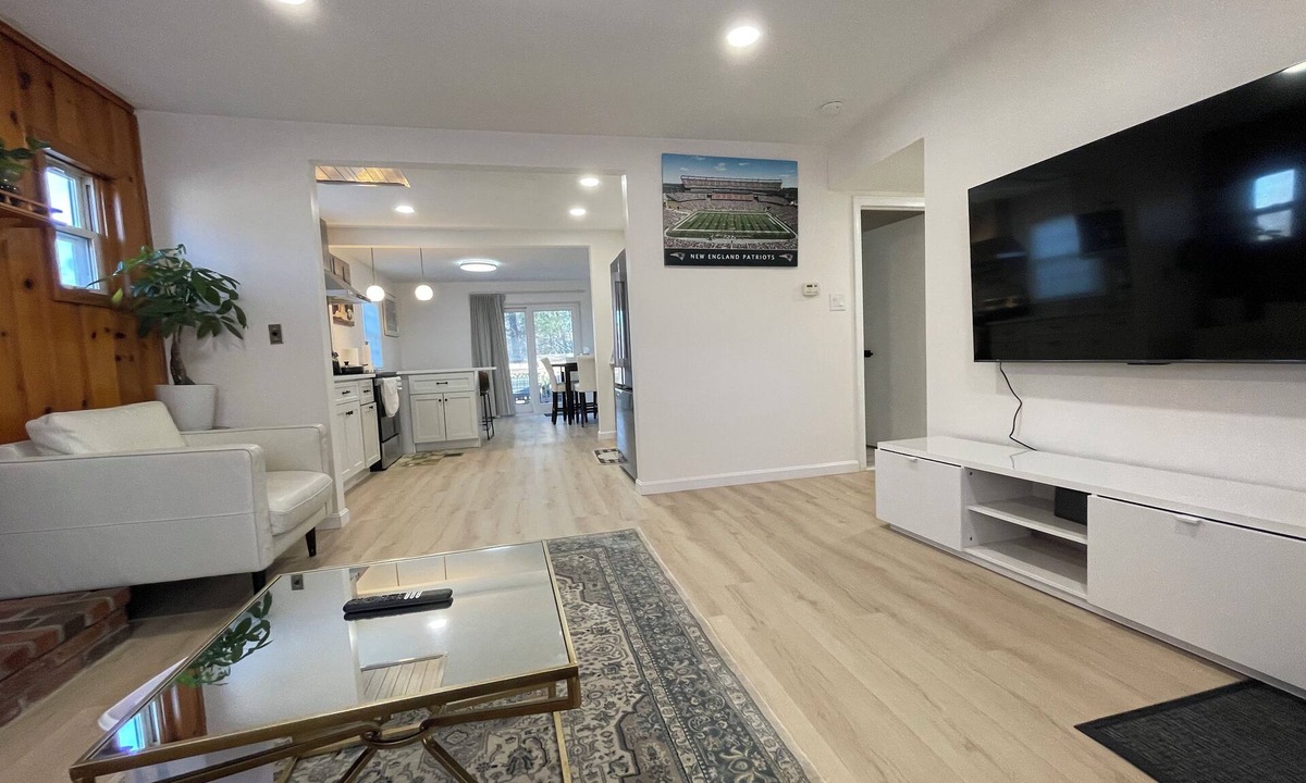 Framingham House | Newly Renovated beautiful 3-Bed 2-Bath Home with Easy Airport Access