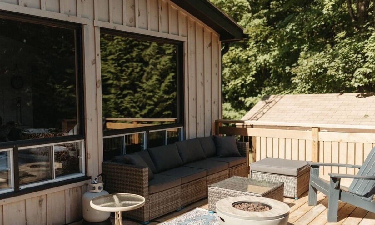 Minden Hills Cottage | Newly renovated waterfront 3 bedroom cottage, emerald clear water with HOT TUB