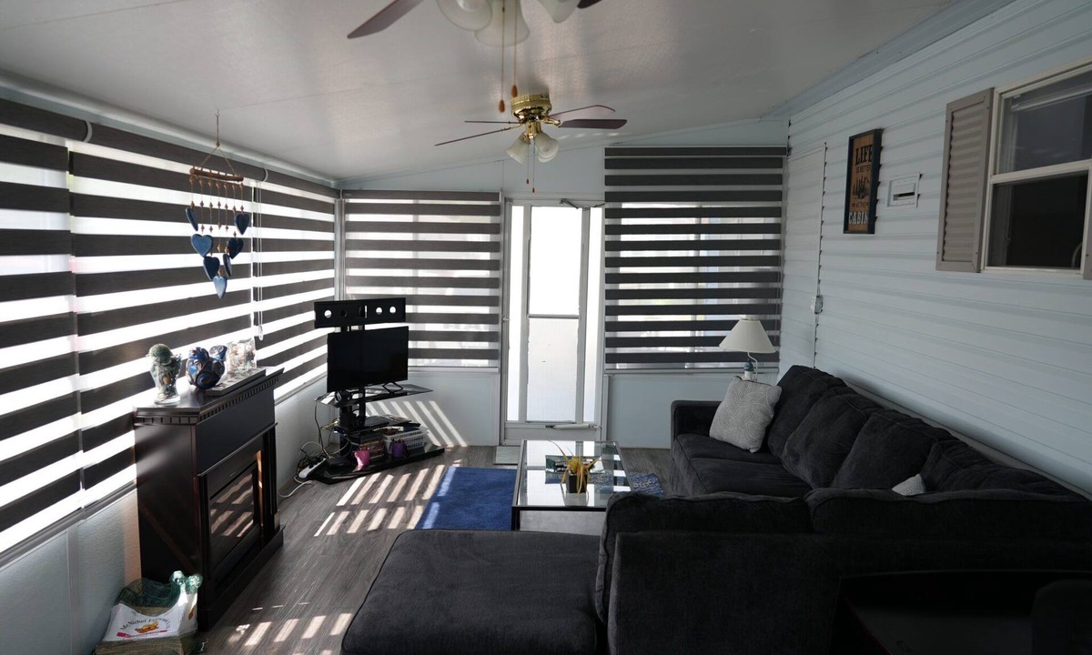 Sherkston Cottage | Newly Renovated Lakeview Cottage on Lake Erie in Sherkston Shores by Elco Beach