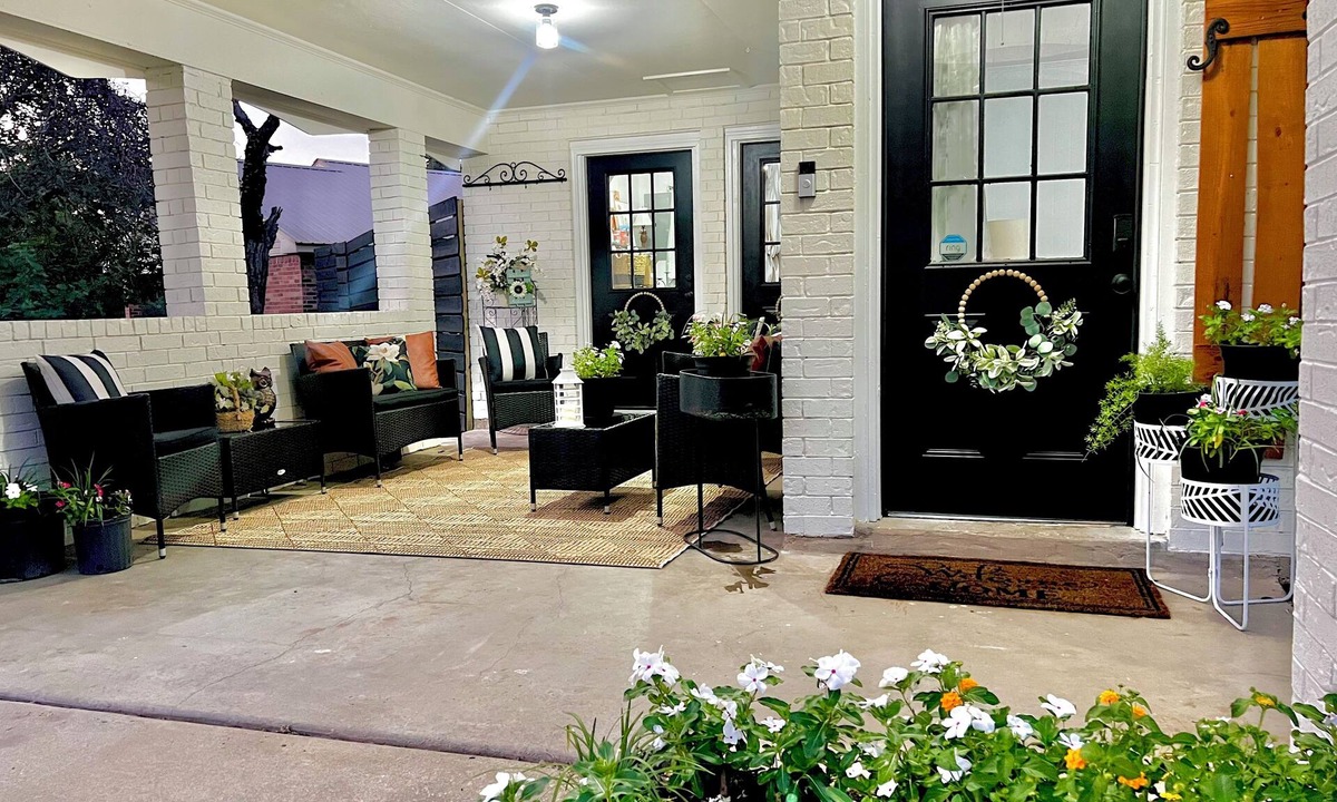 Marksville House | Newly Renovated Charming 3-bedroom house in Marksville - Sleeps 10