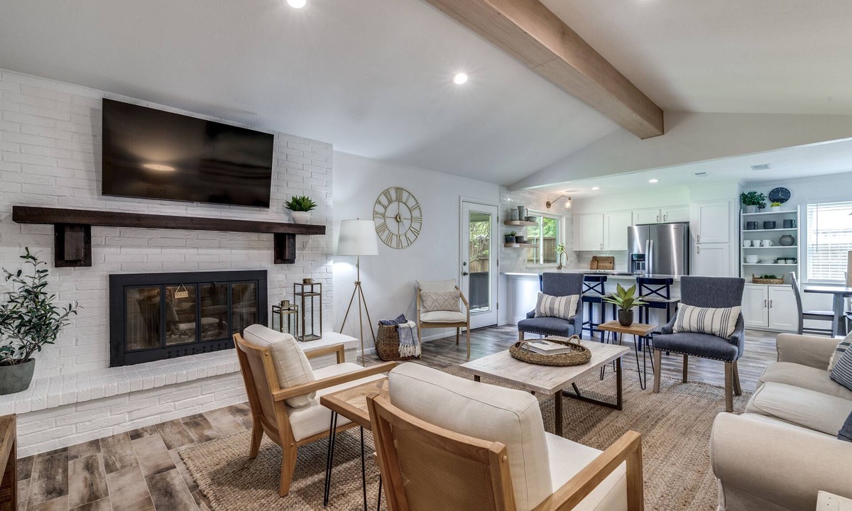 Grapevine House | Newly Renovated! - Charming Chaparral