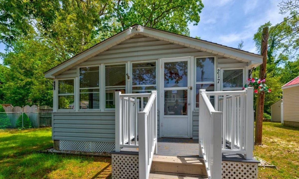 Town Bank House | Newly Renovated Cottage Just Blocks to the Delaware Bay!!