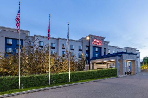 Casper Hotel | Newly Renovated-Hampton Inn & Suites Casper