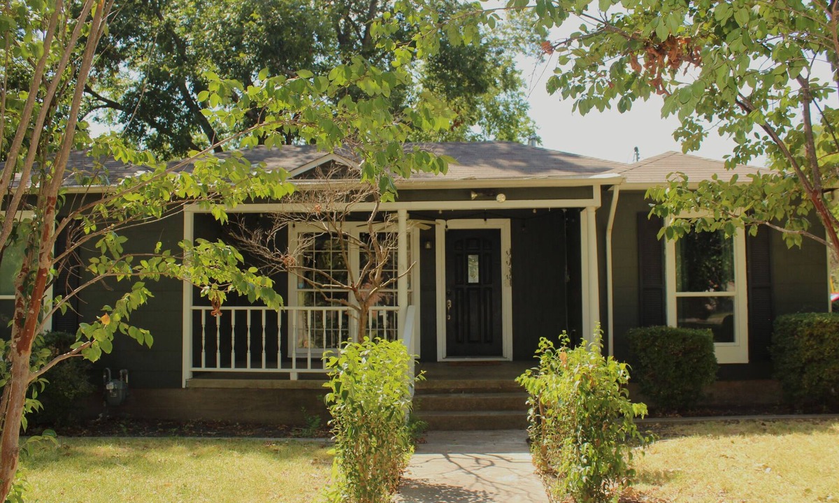 Temple House | Newly Renovated Historic Gem - 10 Minutes from Scott & White Medical Center