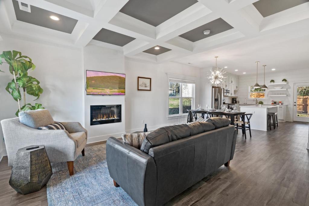 Jeffersonville House | Newly renovated home near Derby