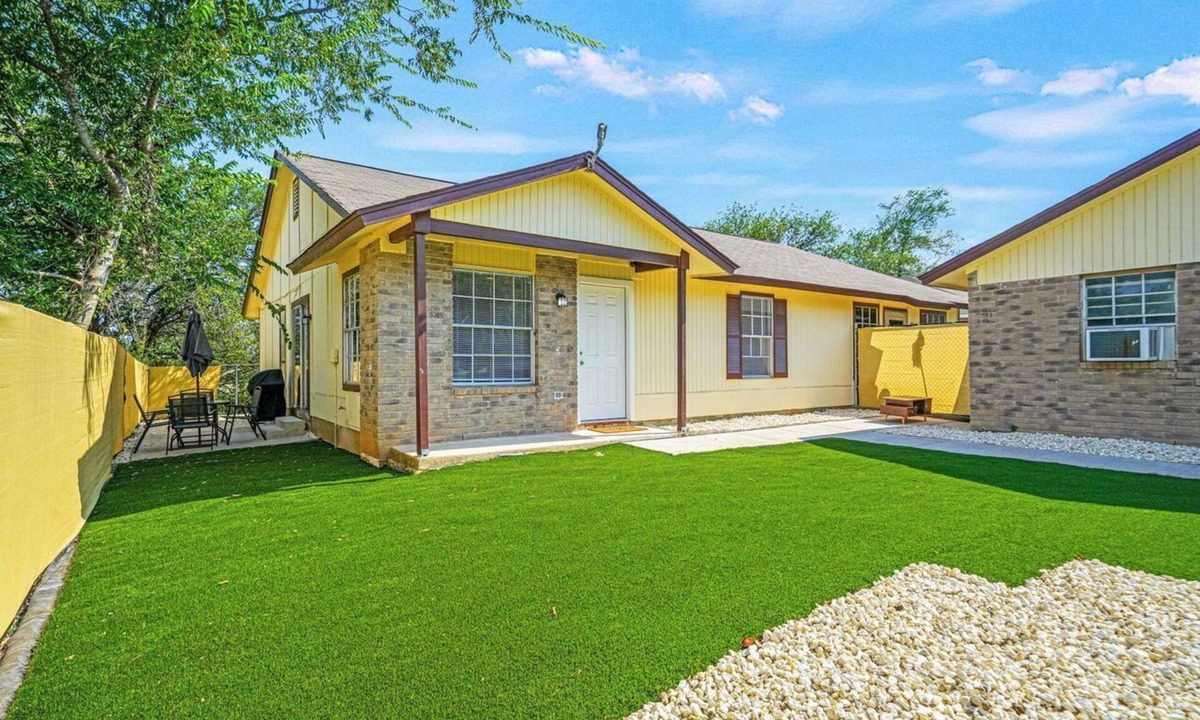 San Antonio House | Newly Renovated home near Seaworld, Lackland AFB and the Medical Center.