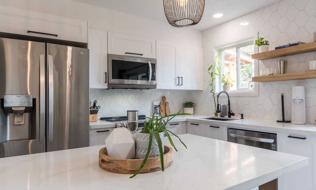 East Danforth House | Newly renovated home steps to transit, 10mins to beach & 25mins to downtown