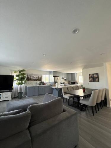 Bethel Island House | Newly Renovated Lakefront with Dock