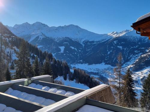 Verbier Apartment | Newly renovated LOVErbier steps from Place Central