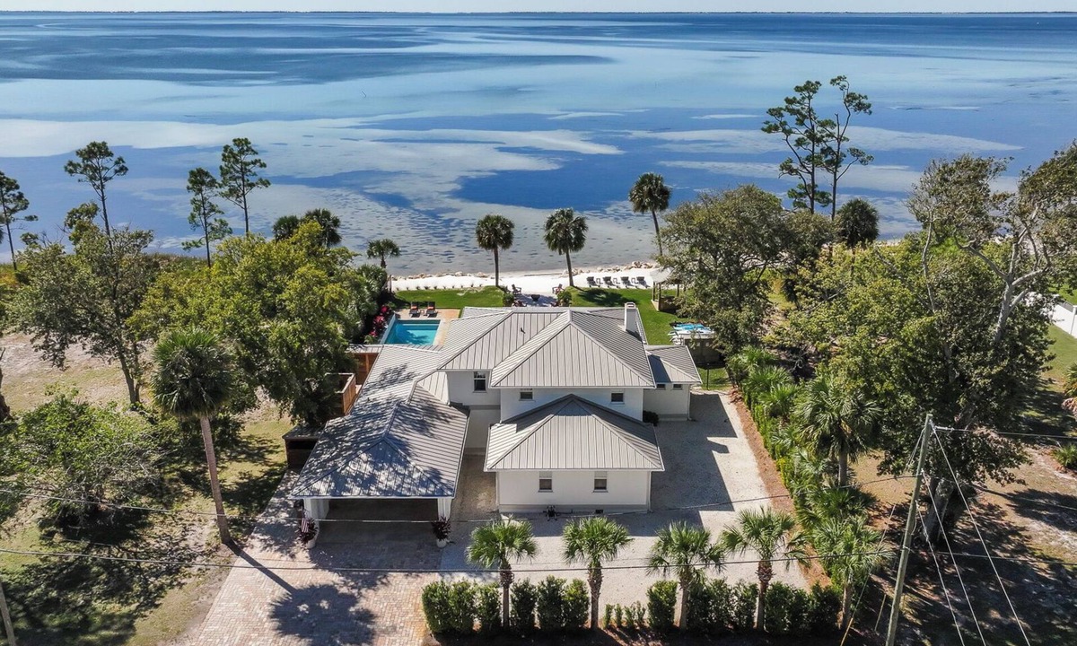 Port St. Joe House | NEWLY RENOVATED Luxury Bayfront 6 BR/5.5 BA Home