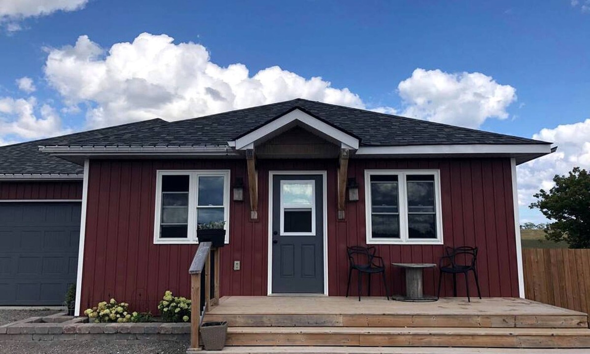 Otonabee-South Monaghan Cottage | Newly-Renovated Ontario Cottage for a Weekend Getaway in Canada