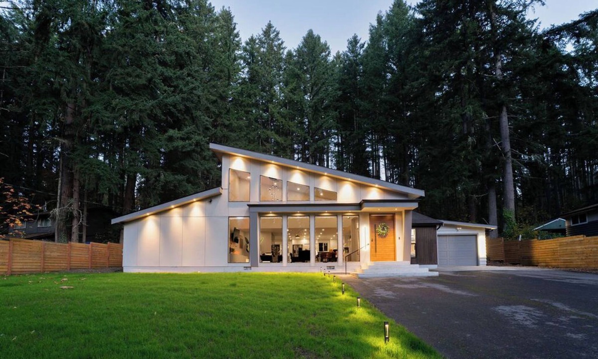 East Renton Highlands House | Newly Renovated/PoolTable/Fire Pit/BBQ/AC/Private