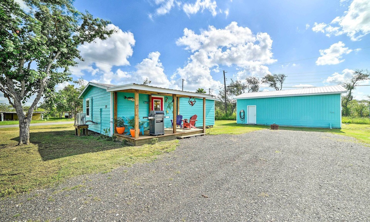 Rockport House | Newly Renovated Rockport Cottage 4 mil beach