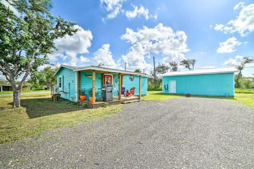 Rockport House | Newly Renovated Rockport Cottage 4 mil beach