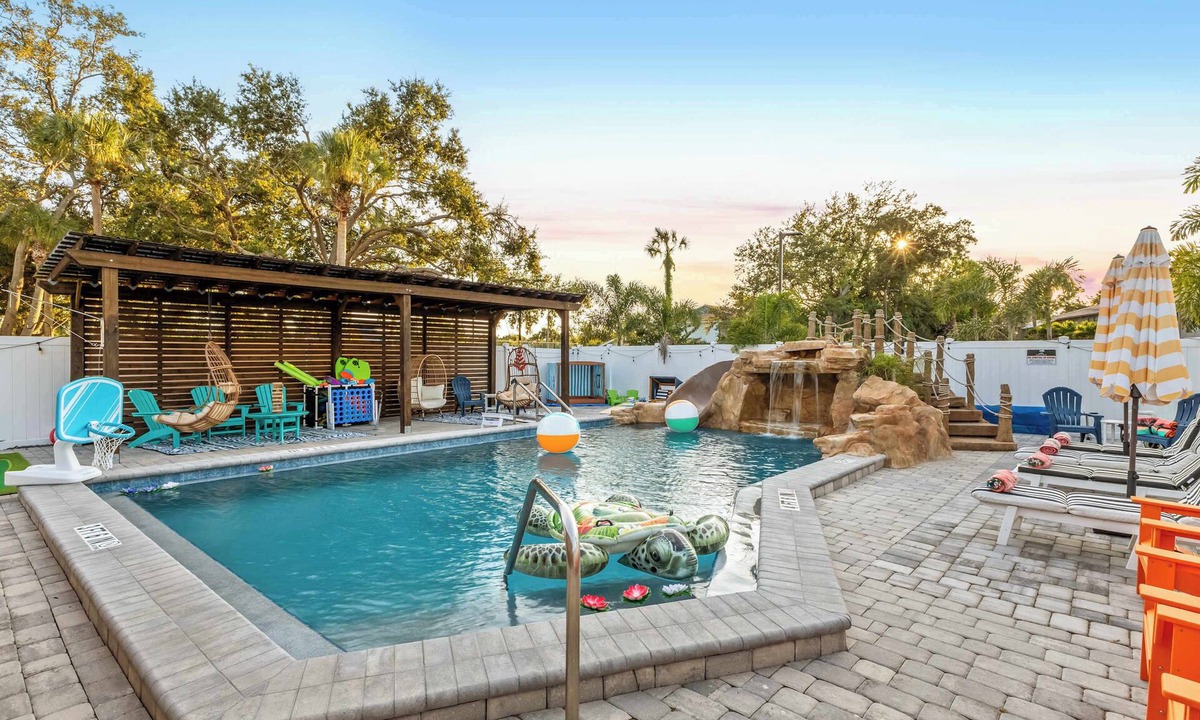 South Bradenton Condo | Newly Renovated - Sleeps 8 - Pool w/Slide - Games
