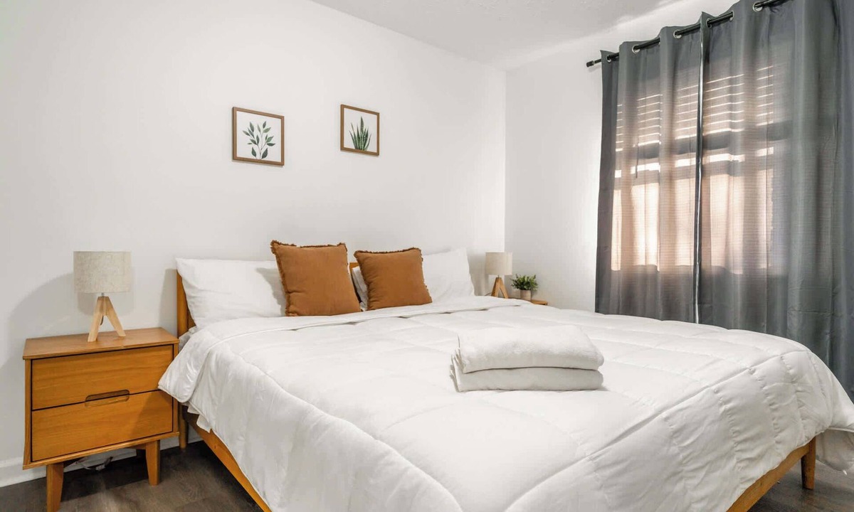 Buechel Apartment | Newly-Renovated Townhouse| Parking | Pet Friendly
