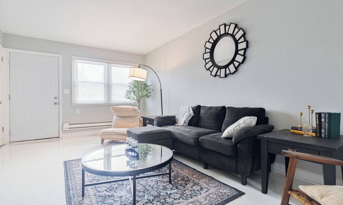 East Ocean View Apartment | Newly Renovated, Two Blocks from Beach Apartment