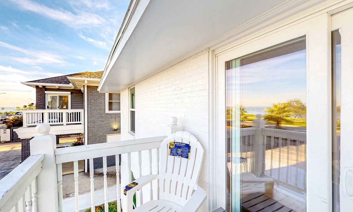 Del Mar Condo | Newly renovated 2nd-floor condo with streaming, balcony, beautiful views, AC